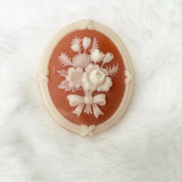 Avon Jewelry - Retro Avon Jewelry  1982 Flower Cameo  Brooch